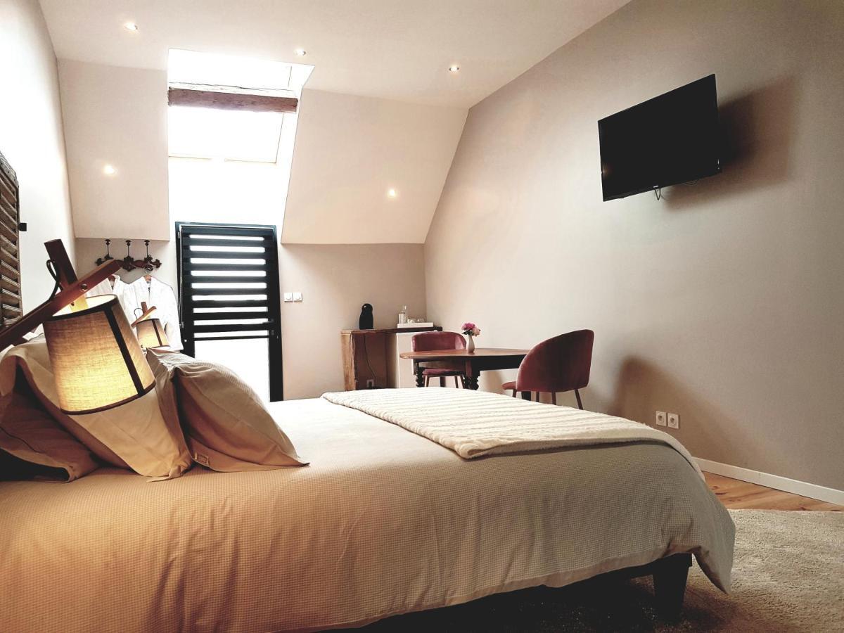 Bed and Breakfast Domaine Du Bois Chaumet Couzon Экстерьер фото