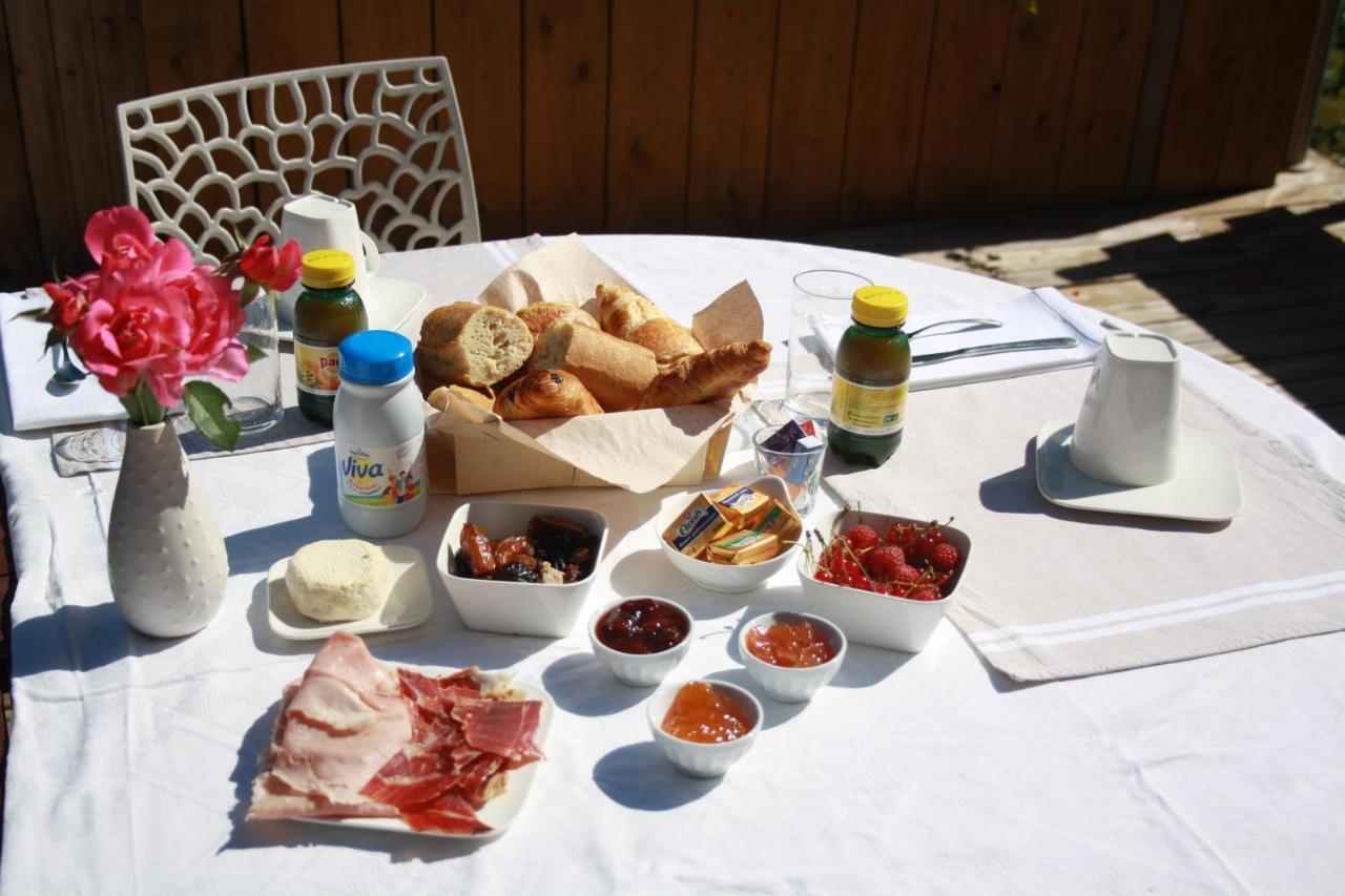 Bed and Breakfast Domaine Du Bois Chaumet Couzon Экстерьер фото